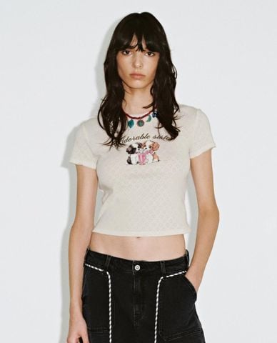  URBAN REVIVO - Áo croptop nữ cổ tròn tay ngắn 