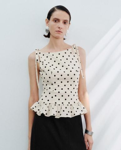  URBAN REVIVO - Áo sát nách nữ cổ thuyền chấm bi 