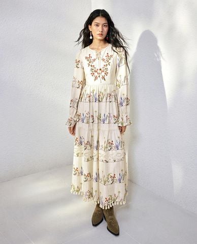  URBAN REVIVO - Đầm midi cổ tròn tay dài hoa vintage 