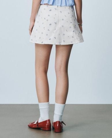  URBAN REVIVO - Chân váy chữ A mini họa tiết hoa nhí 