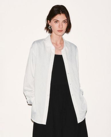  URBAN REVIVO - Áo sơ mi nữ cổ tròn tay dài kẻ sọc 