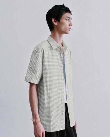  URBAN REVIVO - Áo sơ mi nam cổ bẻ tay ngắn sọc caro 