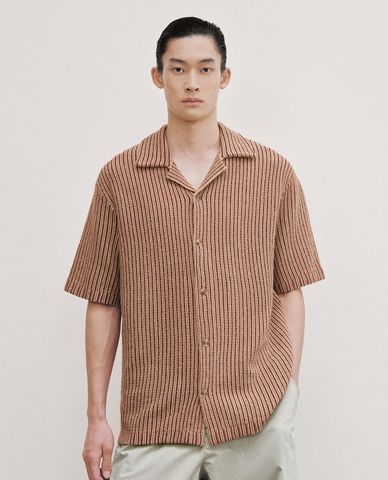  URBAN REVIVO - Áo sơ mi nam dệt kim tay ngắn sọc dọc 