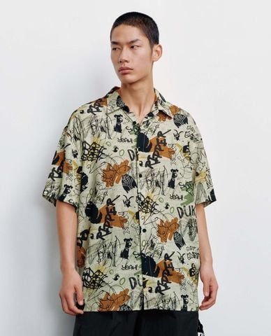  URBAN REVIVO - Áo sơ mi nam cổ bẻ tay ngắn in họa tiết 