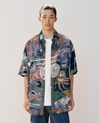  URBAN REVIVO - Áo sơ mi nam cổ bẻ tay ngắn in họa tiết 