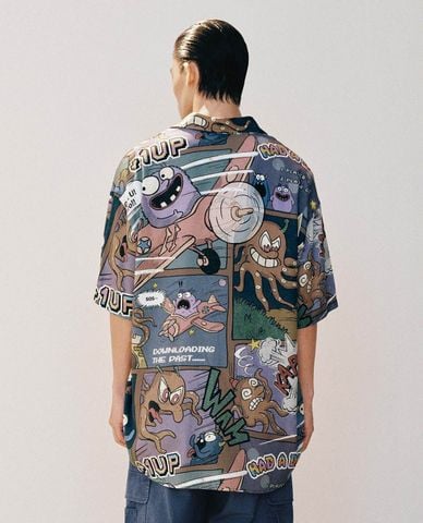  URBAN REVIVO - Áo sơ mi nam cổ bẻ tay ngắn in họa tiết 