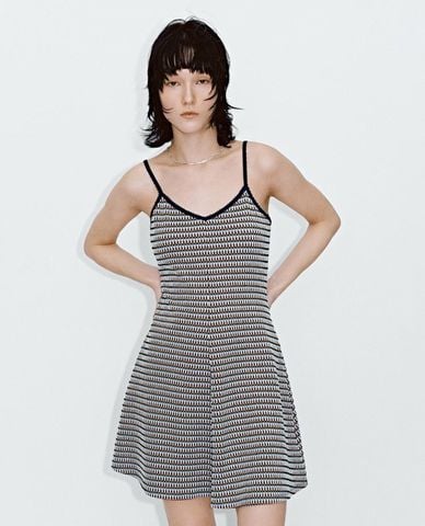  URBAN REVIVO - Đầm hai dây mini dệt kim phối ren 