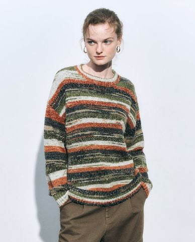  URBAN REVIVO - Áo dệt kim nữ cổ tròn tay dài kẻ sọc 