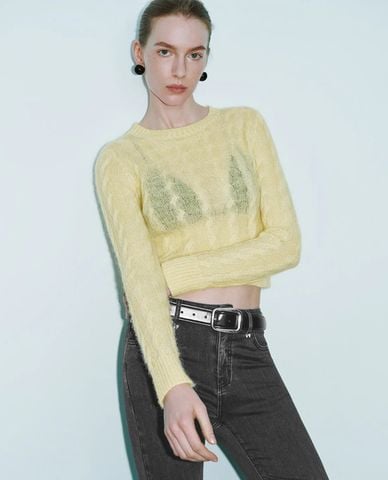  URBAN REVIVO - Áo dệt kim nữ cổ tròn tay dài phom croptop 