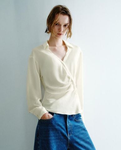  URBAN REVIVO - Áo sơ mi nữ cổ V tay dài xoắn eo 