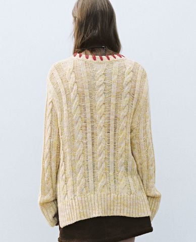  URBAN REVIVO - Áo dệt kim nữ cổ tròn tay dài thêu họa tiết 