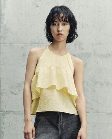  URBAN REVIVO - Áo kiểu nữ cổ yếm phối bèo xếp tầng 