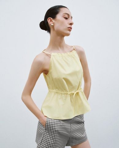  URBAN REVIVO - Áo hai dây nữ bản mảnh chiết eo 