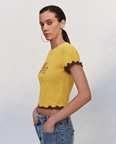  URBAN REVIVO - Áo croptop nữ cổ tròn phối bèo nhún 