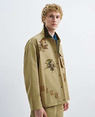  URBAN REVIVO - Áo khoác sơ mi nam tay dài họa tiết vintage 