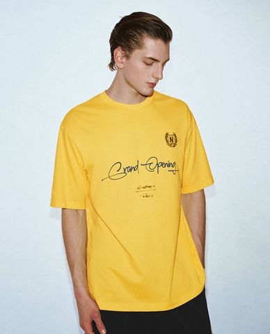  URBAN REVIVO - Áo thun nam cổ tròn tay ngắn hiện đại 