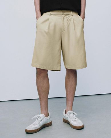  URBAN REVIVO - Quần short nam ngang gối dáng suông 