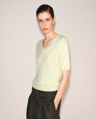  URBAN REVIVO - Áo dệt kim nữ cổ V tay ngắn thanh lịch 