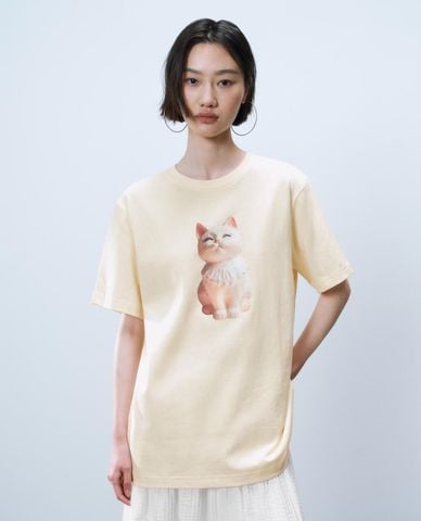  URBAN REVIVO - Áo thun nữ cổ tròn tay ngắn in họa tiết 