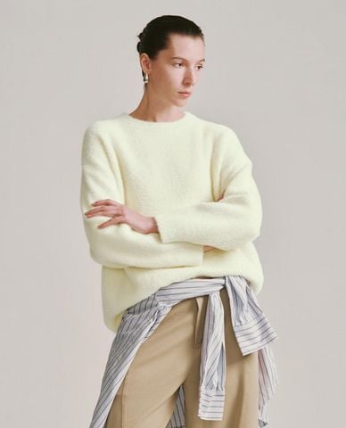  URBAN REVIVO - Áo dệt kim nữ cổ tròn tay dài phom rộng 