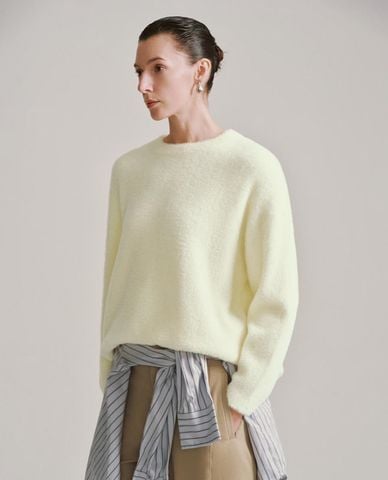  URBAN REVIVO - Áo dệt kim nữ cổ tròn tay dài phom rộng 