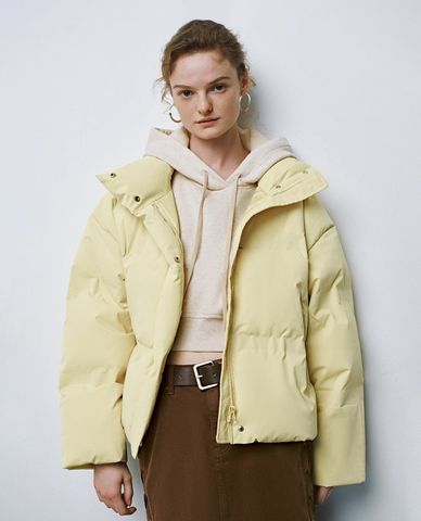  URBAN REVIVO - Áo khoác phao nữ cổ trụ tay dài 