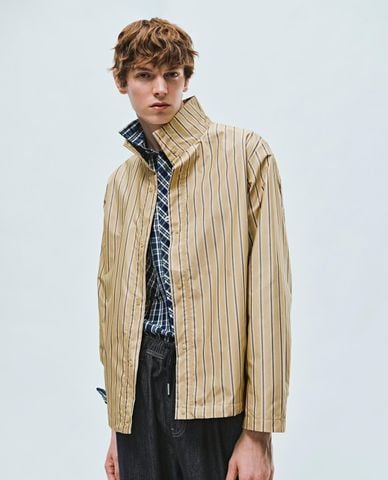  URBAN REVIVO - Áo khoác sơ mi nam cổ cao tay dài kẻ sọc 