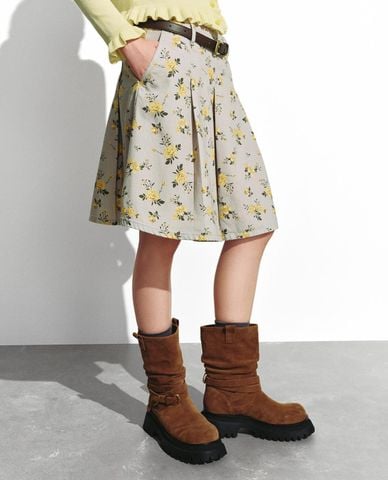  URBAN REVIVO - Chân váy denim mini in hoa phối thắt lưng 