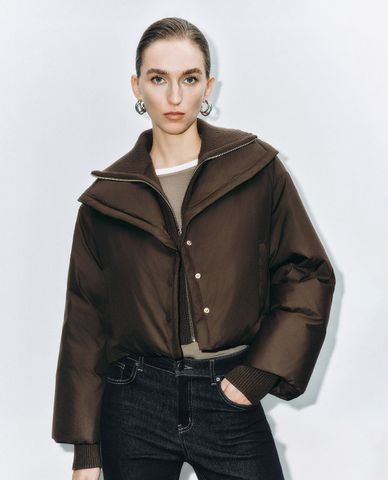  URBAN REVIVO - Áo khoác phao nữ cổ bẻ xếp lớp phom croptop 