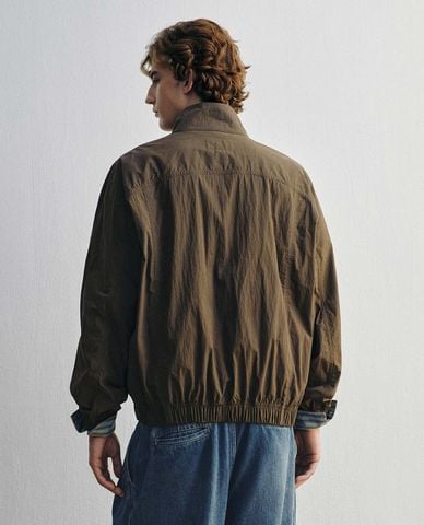  URBAN REVIVO - Áo khoác gió nam cổ đứng tay dài 