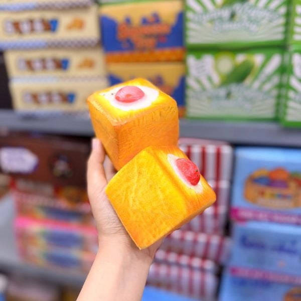 Squishy bánh mì vuông trứng