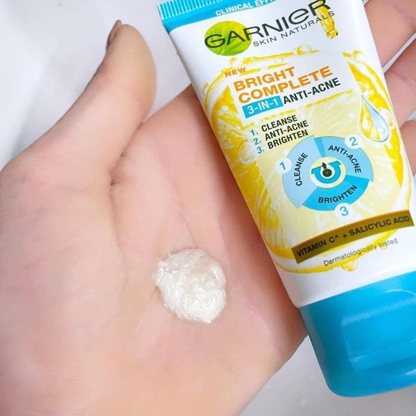 Sữa Rửa Mặt Garnier Giảm Mụn & Sáng Da 60ml Bright Complete Anti-Acne Cleansing Foam