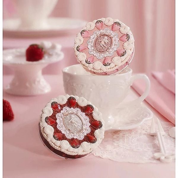 Phấn phủ nén mịn mờ lỗ chân lông Strawberry Cupid Flower Knows 01