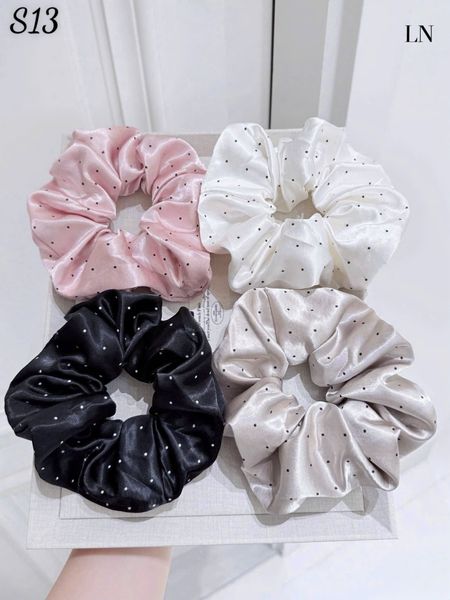 Scrunchies lụa chấm bi 4 màu s13