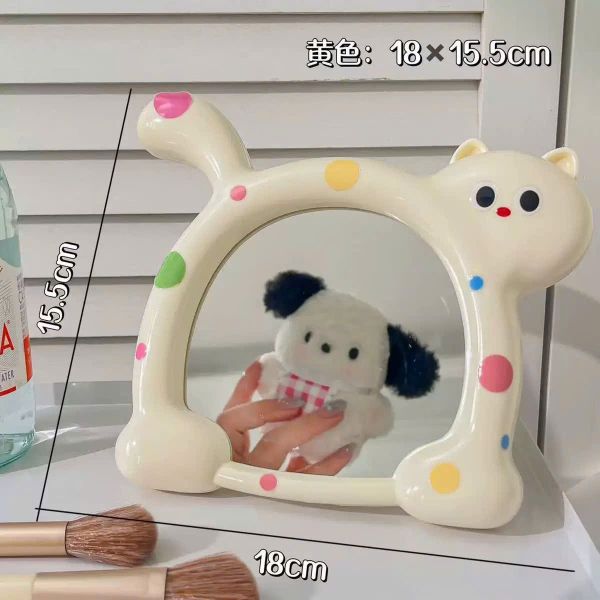Gương mèo chấm bi