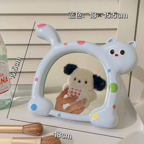 Gương mèo chấm bi