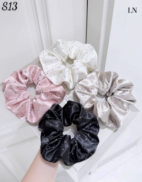 Scrunchies lụa chấm bi 4 màu s13