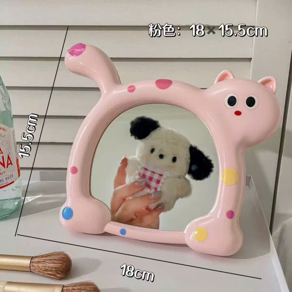 Gương mèo chấm bi