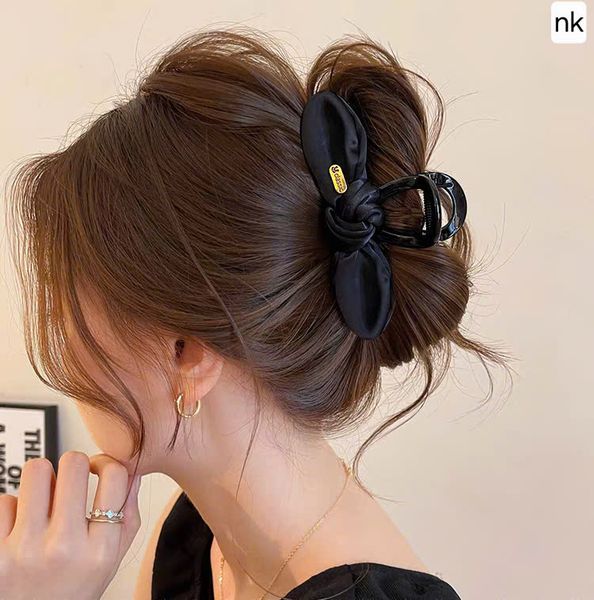 Cào thắt nơ lụa đen trắng