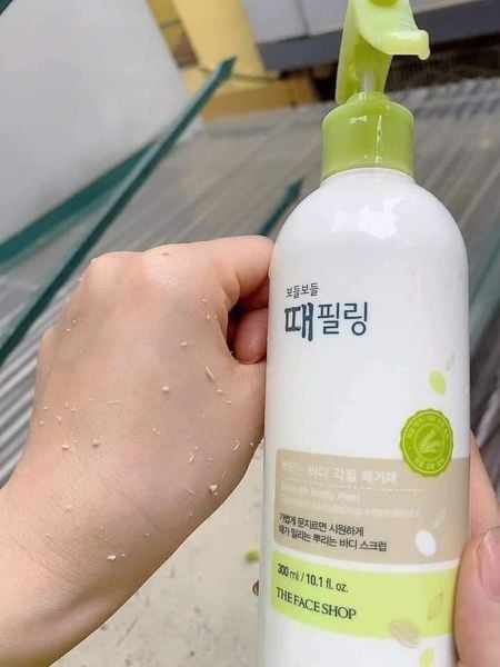 Tẩy Tế Bào Chết Toàn Thân Dạng Xịt THE FACE SHOP Smooth Skin Body Peel 300ml