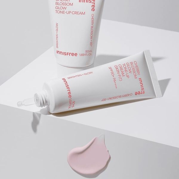 Kem Dưỡng Ẩm Nâng Tông Làm Sáng Chống Nắng Cho Da innisfree Cherry Blossom Glow Skin-Fit Tone-up Cream SPF50+