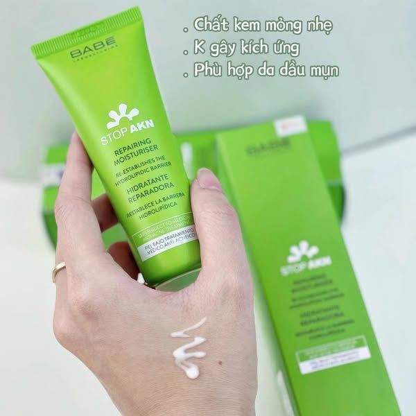 Kem Dưỡng Ẩm Phục Hồi Cho Da Mụn Laboratorios BABE Stop AKN Repairing Moisturiser 50ml