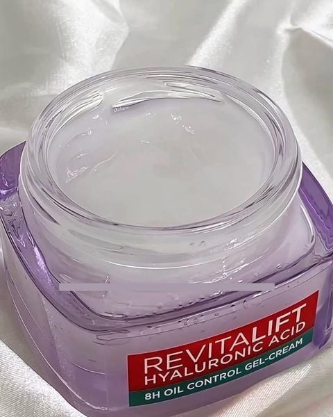 Kem Dưỡng L'Oreal Revitalift Hyaluronic Acid 8H Oil Control Gel Cream Cấp Ẩm, Kiềm Dầu 15ml