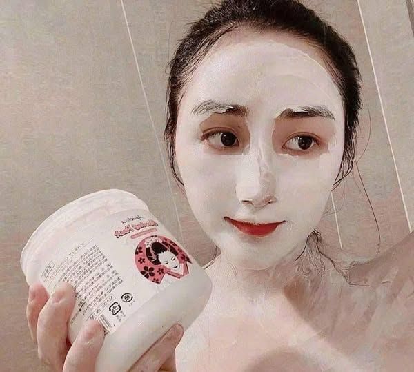 Kem ủ trắng da Apatheia Glowing Pack 500g cô gái Nhật