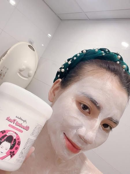 Kem ủ trắng da Apatheia Glowing Pack 500g cô gái Nhật