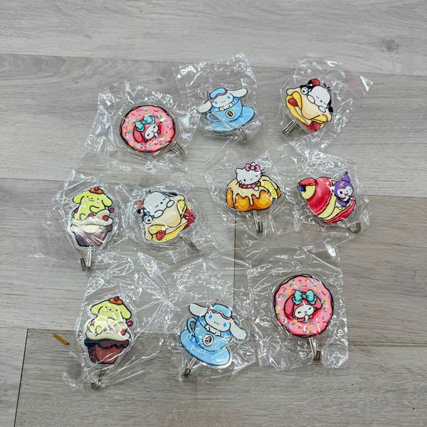 Móc dán tường sanrio