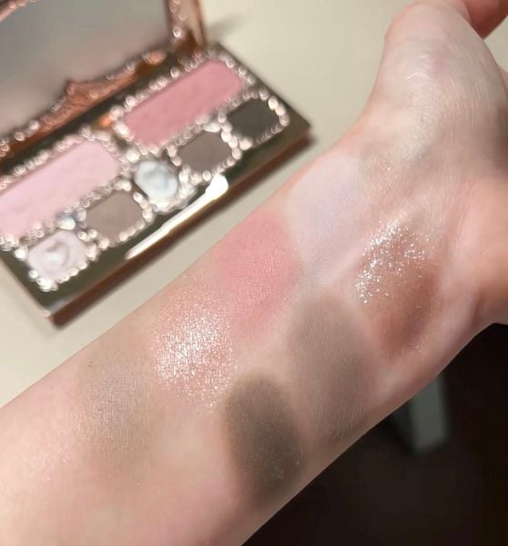 FLOWER KNOWS Strawberry Cupid Collection Make - Up Palette Bảng Mắt # 02 𝐒𝐭𝐫𝐚𝐰𝐛𝐞𝐫𝐫𝐲 𝐂𝐮𝐩𝐢𝐝 ( 𝐭𝐡𝐢𝐞̂𝐧 𝐭𝐡𝐚̂̀𝐧 𝐂𝐮𝐩𝐢𝐝 𝐯𝐚̀ 𝐪𝐮𝐚̉ 𝐝𝐚̂𝐮 𝐭𝐚̂𝐲 đ𝐚̣̆𝐜)