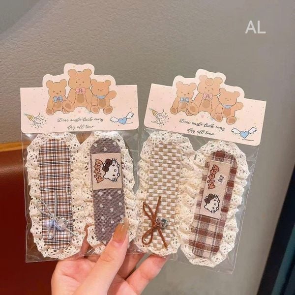 Set 2c dán mái viền ren charm chữ nhật