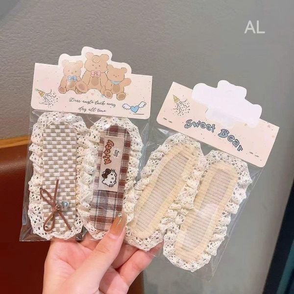Set 2c dán mái viền ren charm chữ nhật