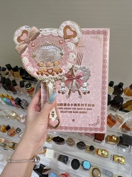 Gương cầm tay Flower Knows Butterfly 11.5 x 17 cm
